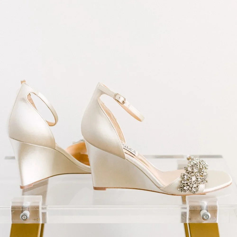 Badgley Mischka Ivory Ankle Strap Heels Women's 5.5 Wedge Aliyah - Picture 1 of 13